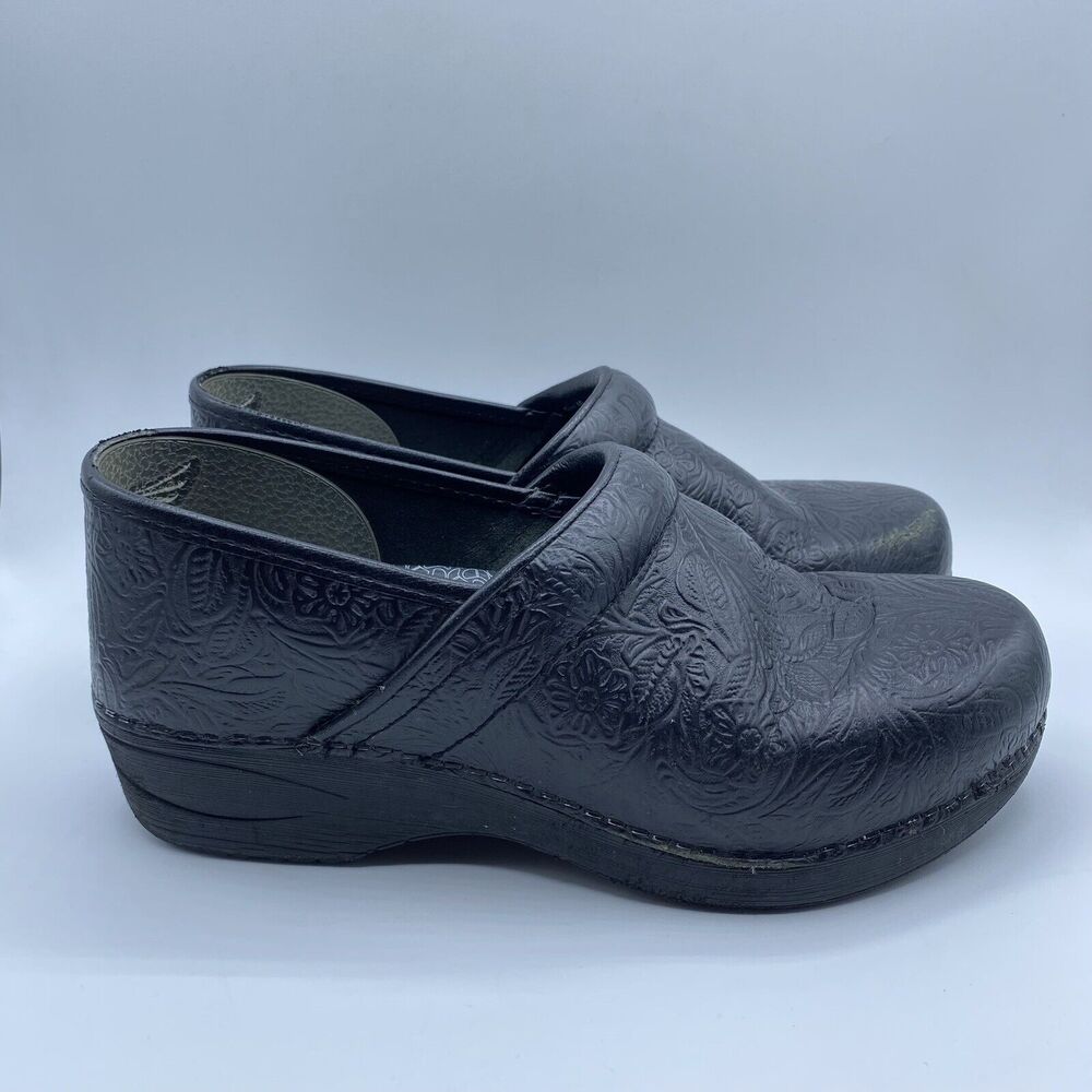 Dansko Women’s XP 2.0 Black Floral Tooled Leather Clogs Shoes Sz 40 (US 9.5-10)